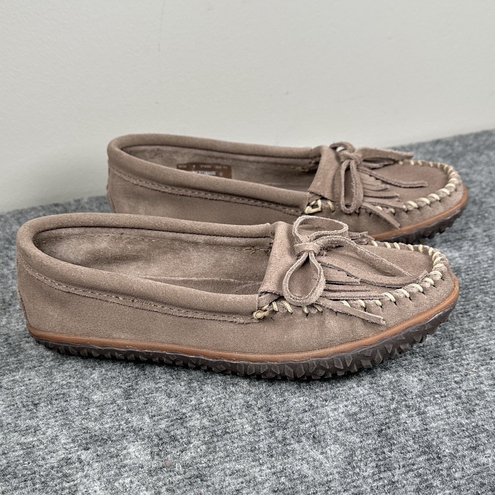 Minnetonka Kilty Tread Gray Fringe Boho Neutral Suede Hardsole Moccasins Women 7